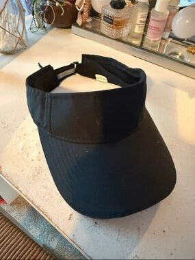 GAIAM Black Visor with Curved Brim